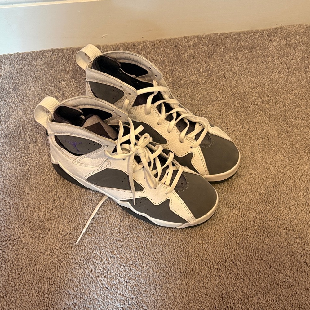 Jordan Kids Sneakers in Gray and White